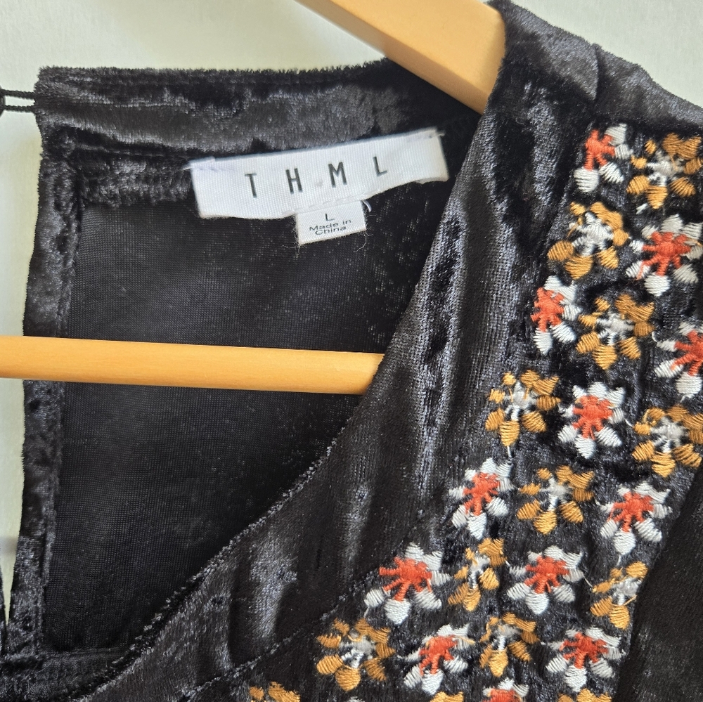THML black embroidered floral velvet top - Picture 2 of 8